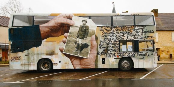 De l’art pariétal à l’art contemporain – le bus anglais