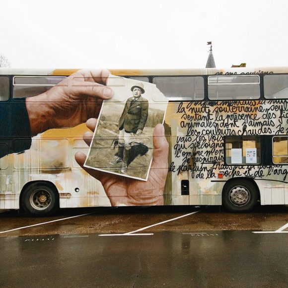 De l’art pariétal à l’art contemporain – le bus anglais